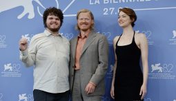 Imagem do filme: Emma Stone protagoniza comédia negra em Veneza