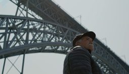 Imagem do filme: O barqueiro do Douro: Tânia Gomes Teixeira e a mística de Gastão em “Caronte”