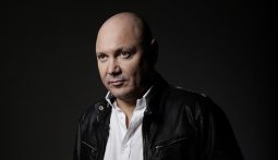 Imagem do filme: Leonel Vieira adapta peça de José Saramago sobre a Revolução dos Cravos
