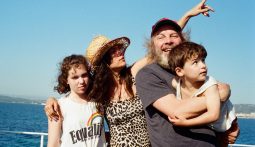 Imagem do filme: “L’Aventura”: o retrato de uma família em férias