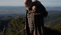 Imagem do filme: “Os Miseráveis: A História de Jean Valjean” – um simbolo de redenção e humanidade